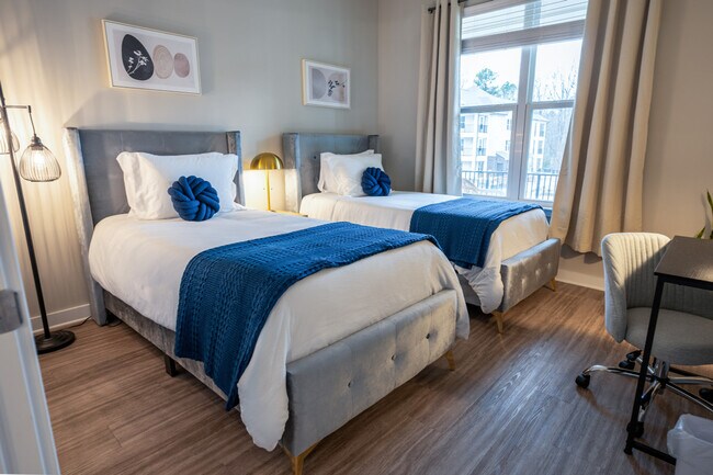 Foto del edificio - 110 Addison Rd