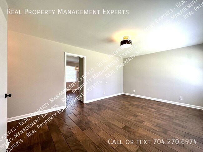 Foto del edificio - Must see! Updated 3 Bed / 1 Bath home in C...