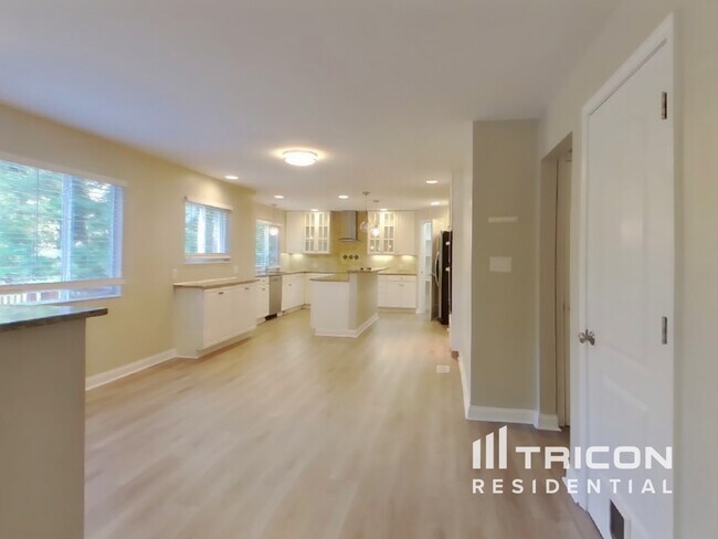 Building Photo - 519 Falaise Dr