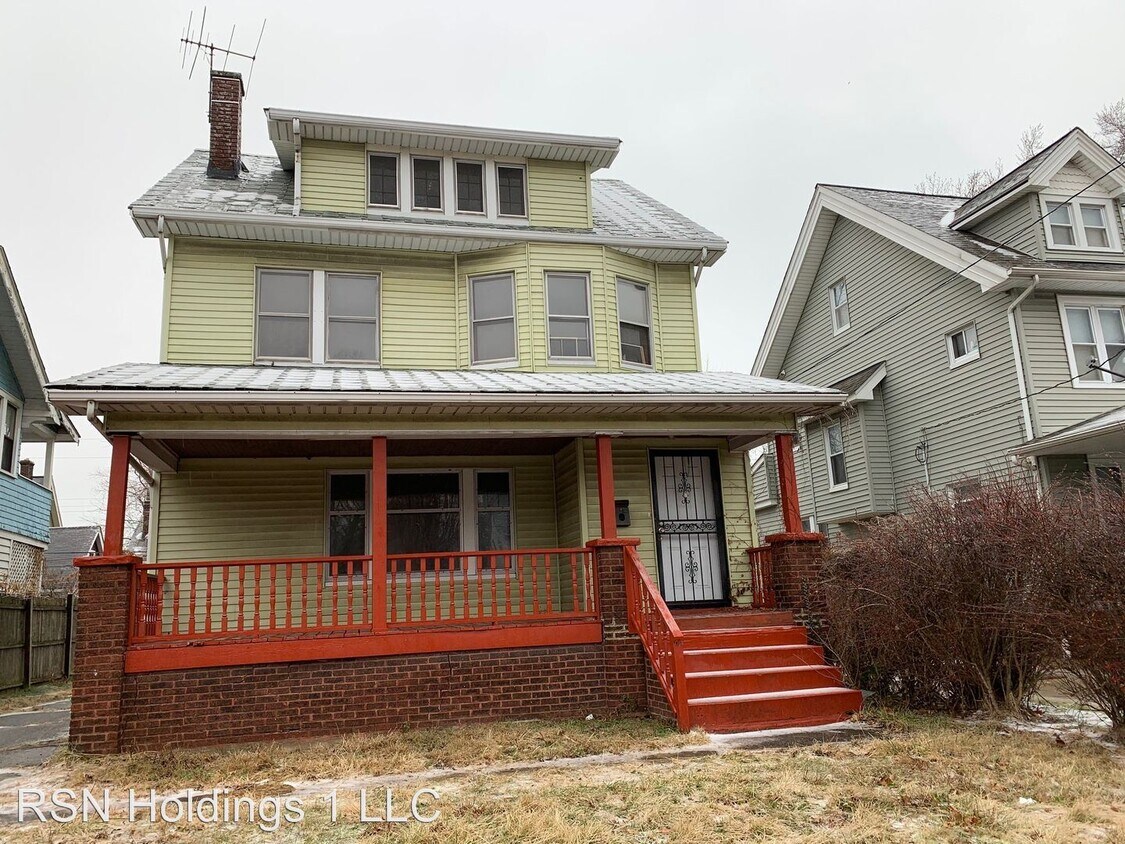 Primary Photo - 4 br, 1 bath House - 15235 Lake Shore Blvd