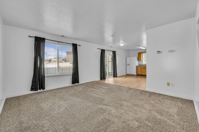 Building Photo - 3 Bedroom 2 Bathroom Home in Saratoga Springs!!
