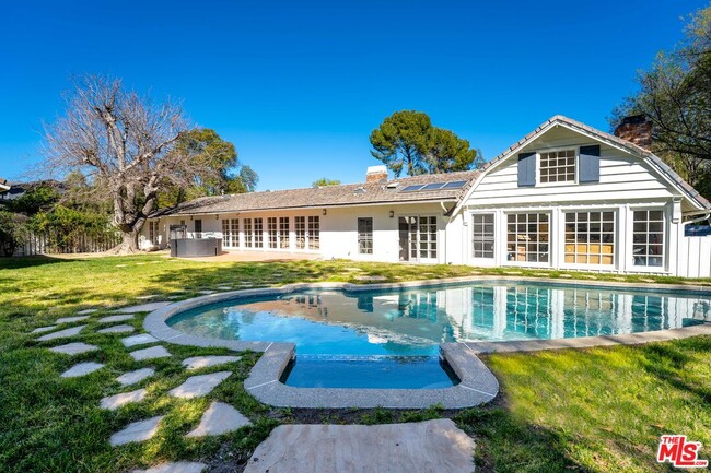 Foto del edificio - 23628 Long Valley Rd