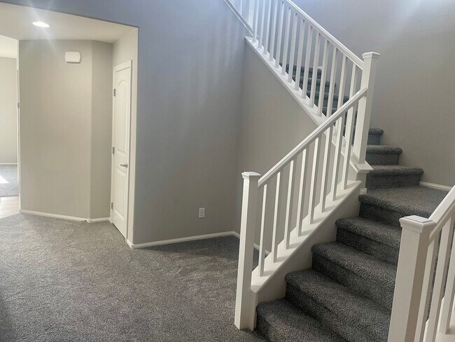 Foto del edificio - 3 bed 3 bath 2 car Garage in the Southwest...