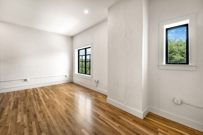Building Photo - 29 Page Ave