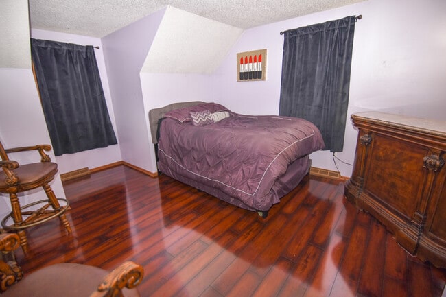 Foto del edificio - 15 Longwood Dr