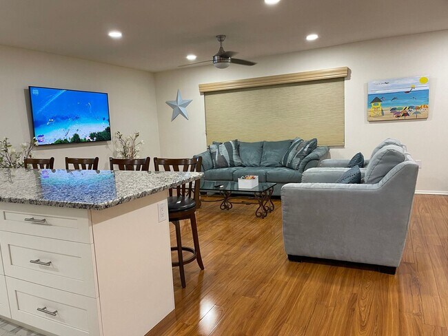 Foto del edificio - 2 Bedroom Single Family Home in Venice Garden