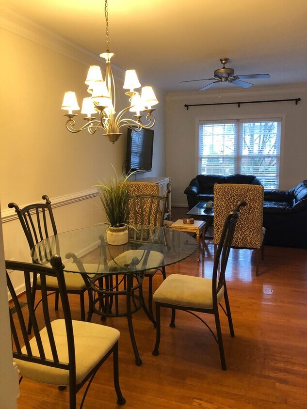 Foto principal - Charming All-Brick Townhome in the Heart o...