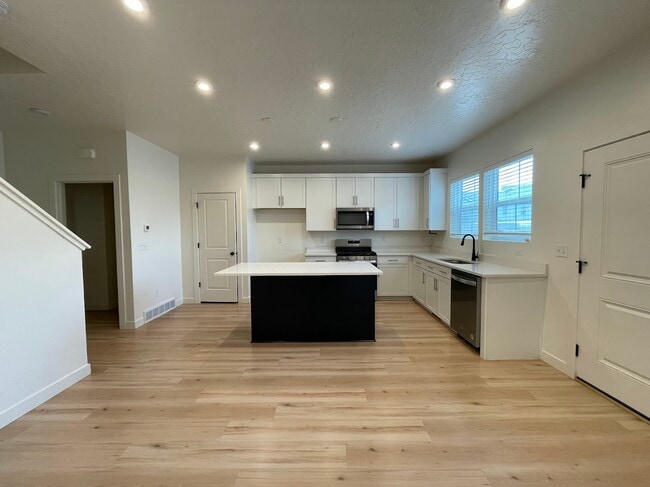 Building Photo - 4360 Hurstbourne Dr