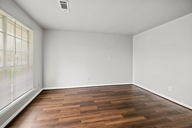 Foto del edificio - 122 W Havner Ln