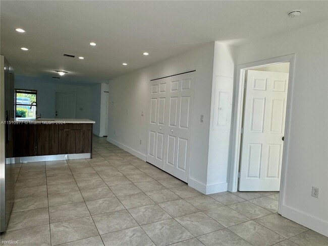 Building Photo - 3 br, 2 bath House - 11846 SW 213th St # 1