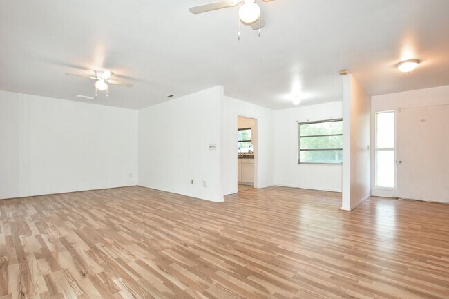 Building Photo - 3530 NW 34th Pl