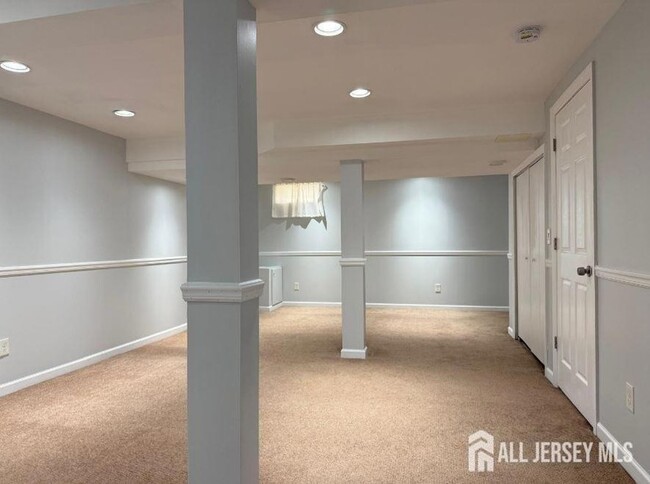Building Photo - 121 Dunham Ave