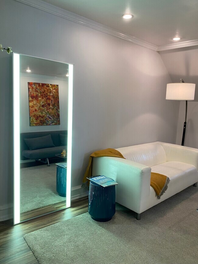 Sala de estar - 1013 N 63rd St