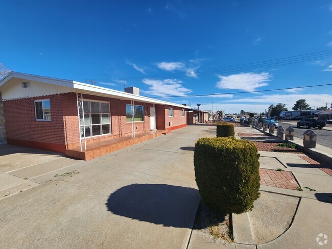 Building Photo - 1058 Burgess Dr