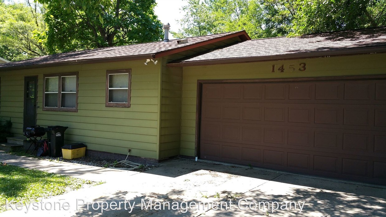 Primary Photo - 1453 Valley View Dr