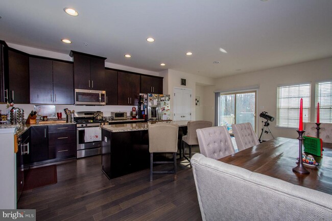 Building Photo - 2739 Prospect Hill Dr