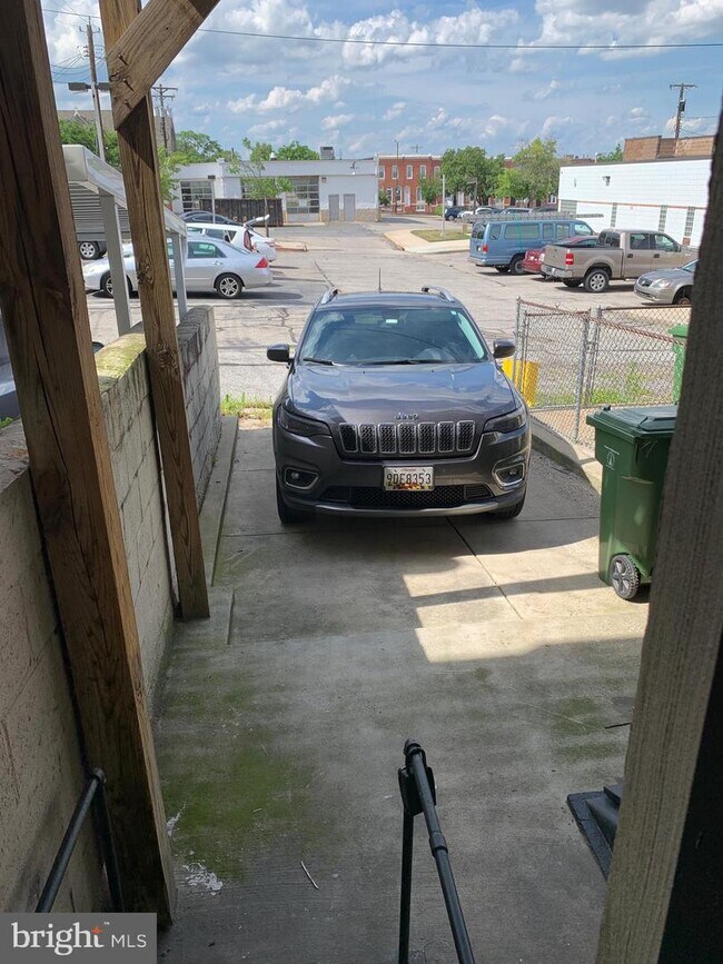 Building Photo - 2318 E Fayette St