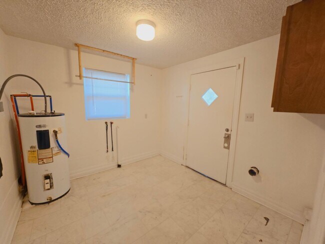 Foto del edificio - ? Stunning 2 Bedroom, 1 Bathroom Home with garage! ?