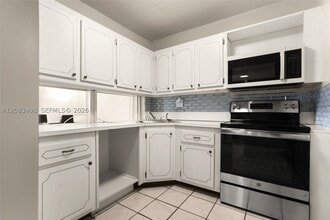 Building Photo - 2100 Sans Souci Blvd