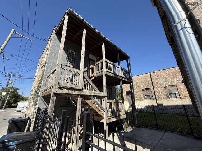 Building Photo - 1142 S Francisco Ave