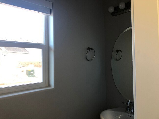 Foto del edificio - 4 Bedroom 2.5 Bathroom Townhome