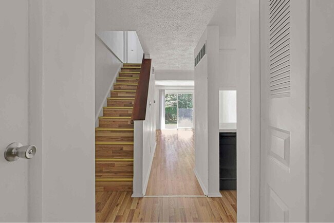 Building Photo - 6763 Cross Key Dr