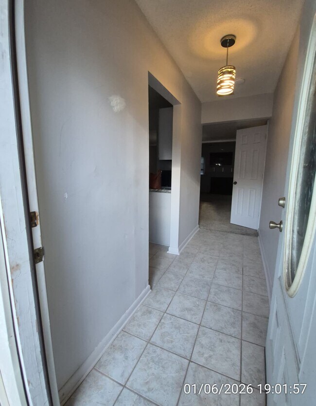 Foto del edificio - 727 S Main St Ext