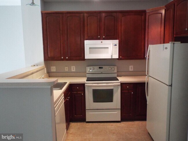 Building Photo - 2801 Forest Run Dr