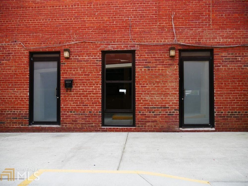 Primary Photo - 105 Barnes Ave