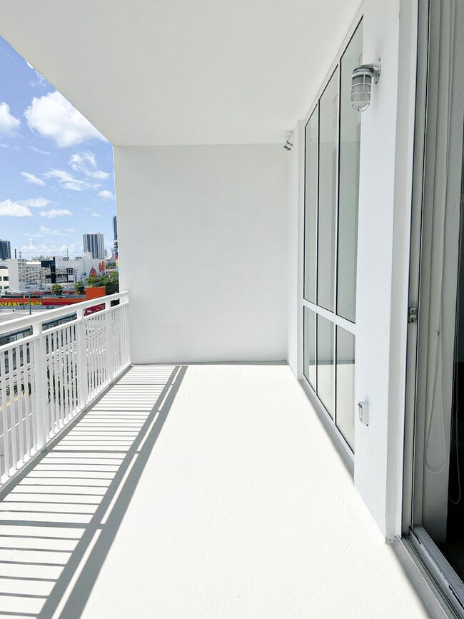 Building Photo - Cynergi Lofts at Wynwood