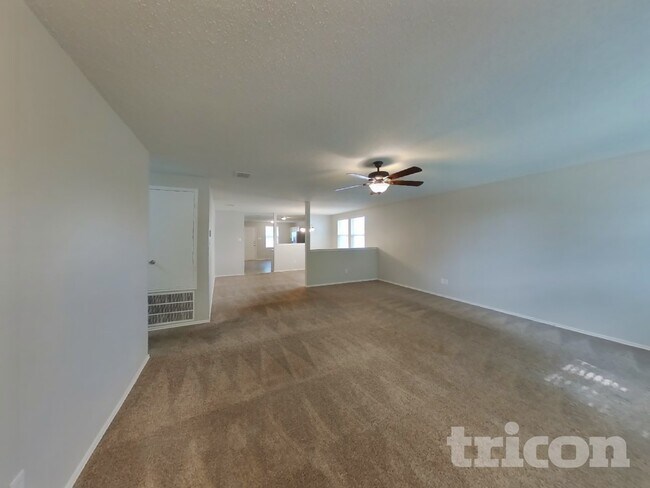 Foto del edificio - 5021 Village Stone Ct
