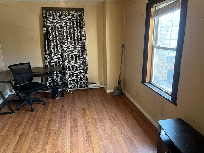 Building Photo - 469 Brockway Ave