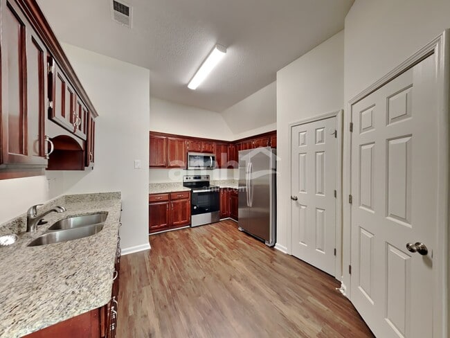 Building Photo - 4453 Graham Lake Dr