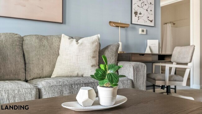 Building Photo - 9015 Kings Grant Dr