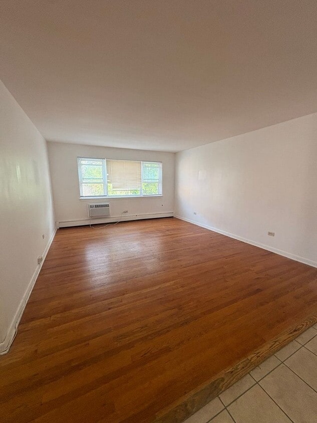 Building Photo - 345 N Laverne Ave
