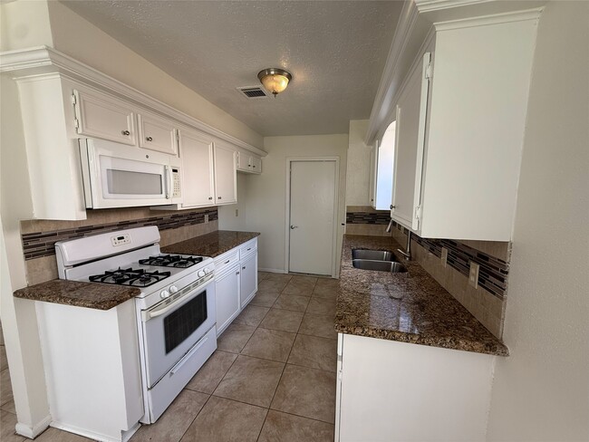 Foto del edificio - 4223 Steep Rock Dr