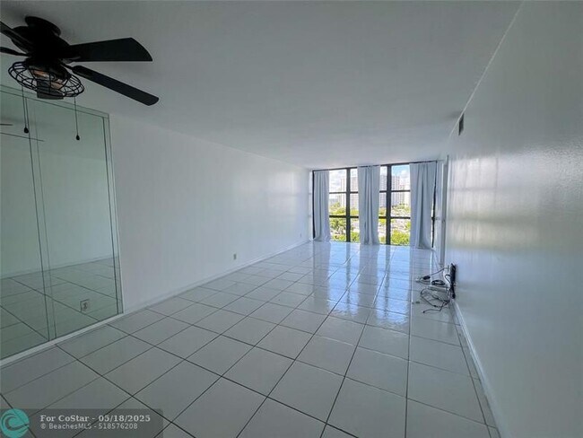 Foto del edificio - 800 Parkview Dr