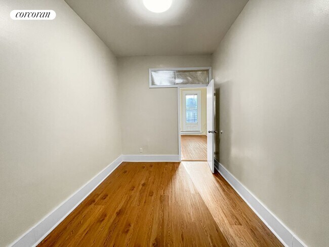 Foto del edificio - 533 Marcy Ave