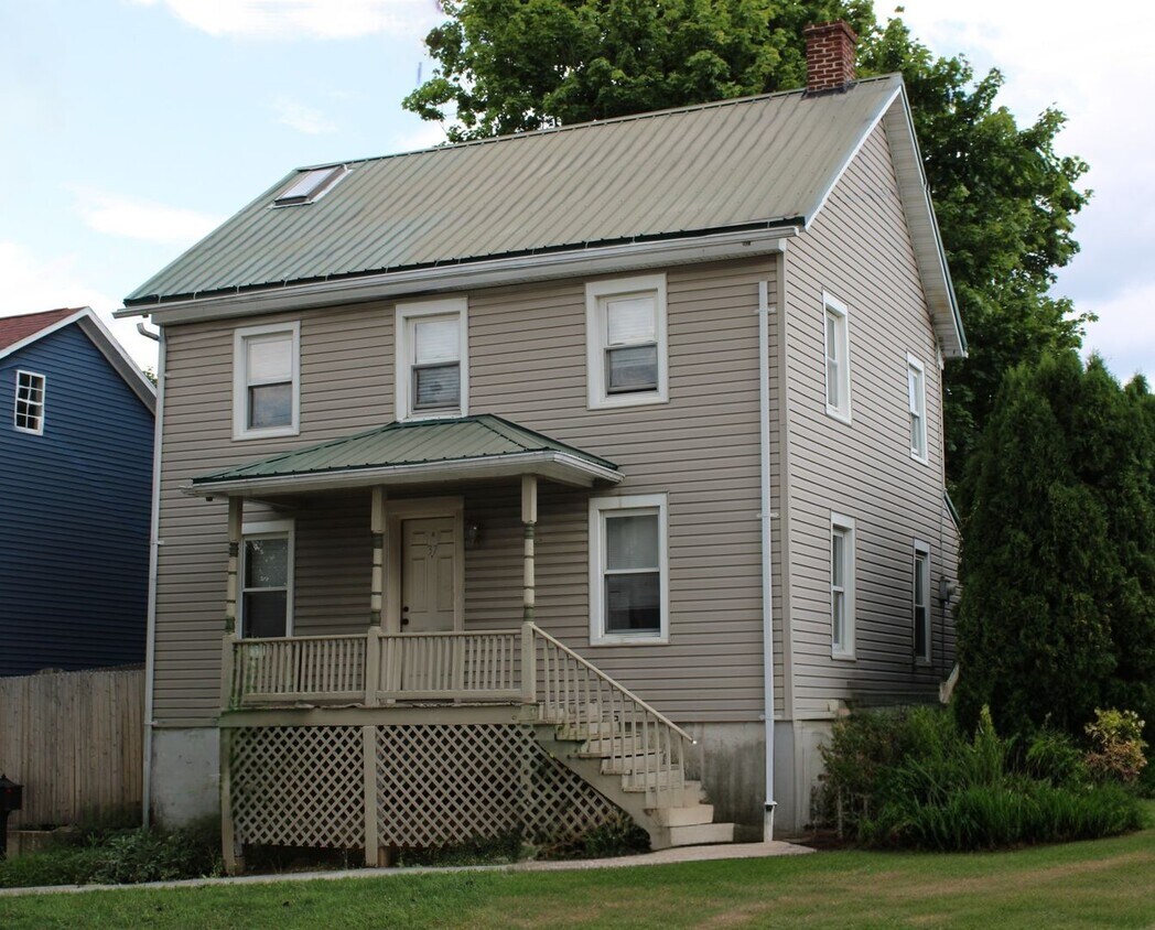 37 S Main St, Shrewsbury, PA 17361 House Rental in Shrewsbury, PA