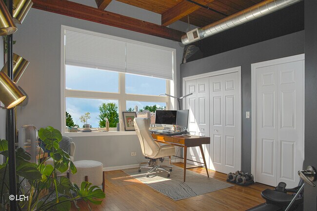 Foto del edificio - 2806 N Oakley Ave