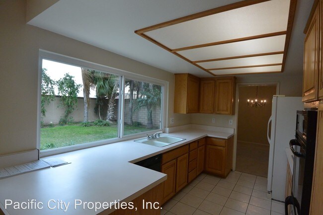 Building Photo - 4 br, 2.5 bath House - 17790 San Candelo St.