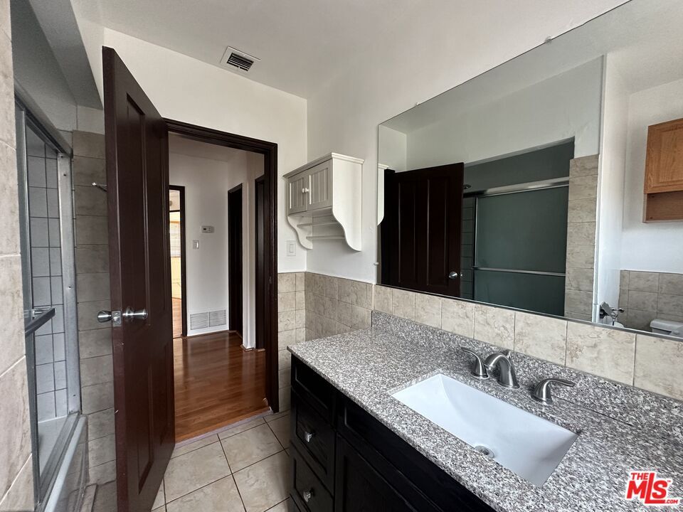 Building Photo - 263 W Providencia Ave