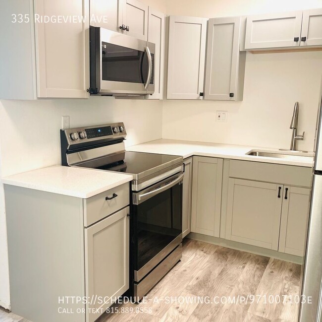 Building Photo - Newly Renovated 1 Bedroom Apt! Private Ent...