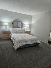 Building Photo - 2612 E Siesta Ave