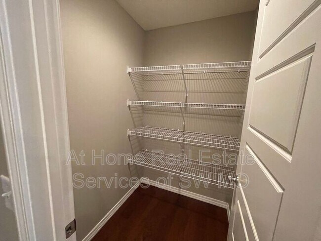 Foto del edificio - 113 N Glengary Dr
