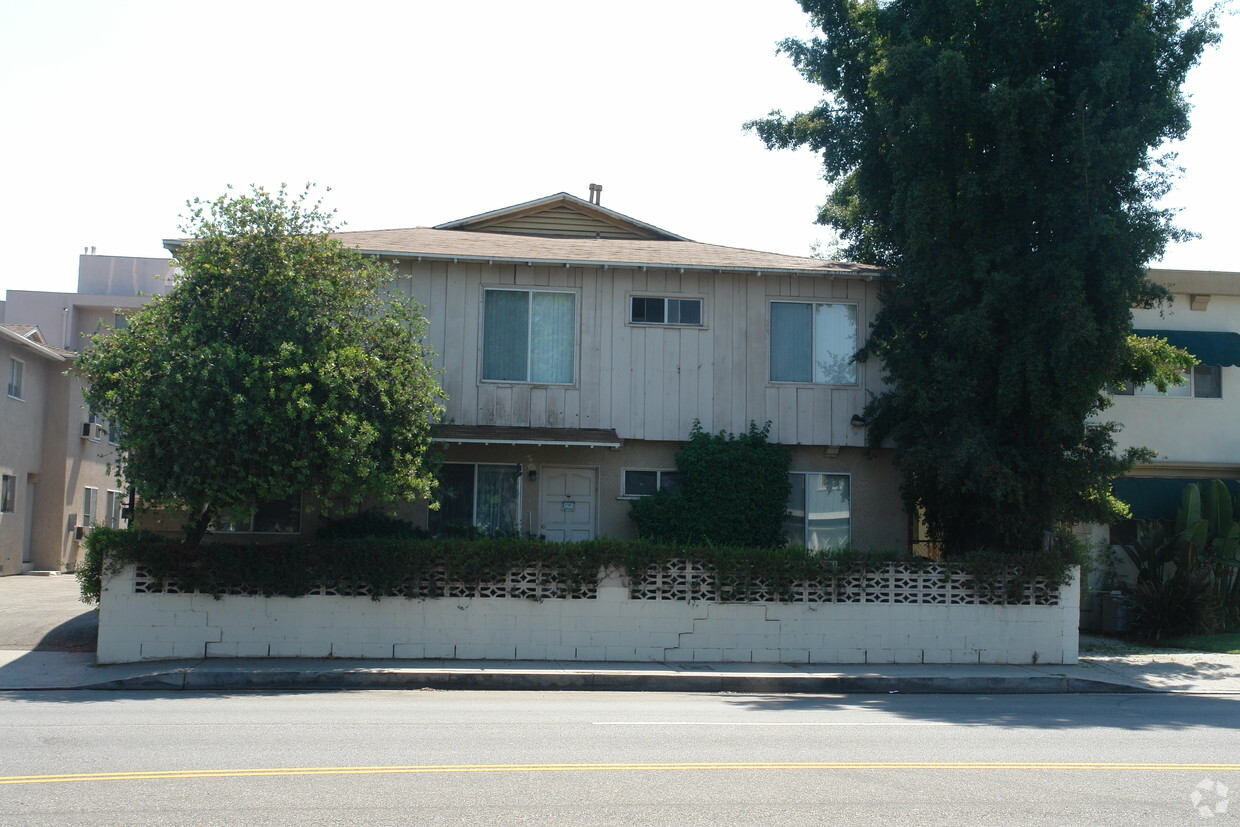 Building Photo - 4550 Hazeltine Ave