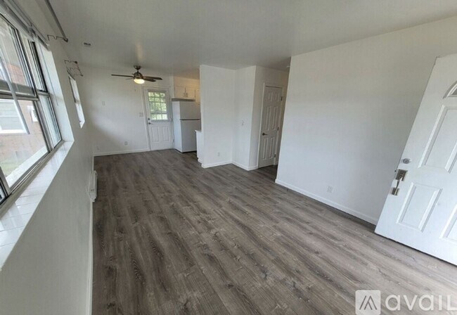 Building Photo - Private fenced in yard 2BR Duplex in East ...