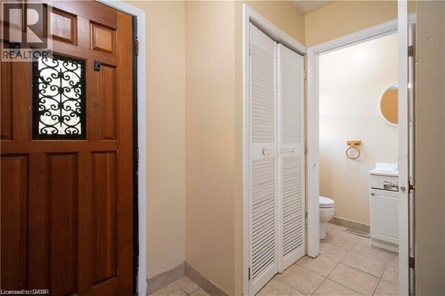 Photo du bâtiment - 153 Limeridge Rd W