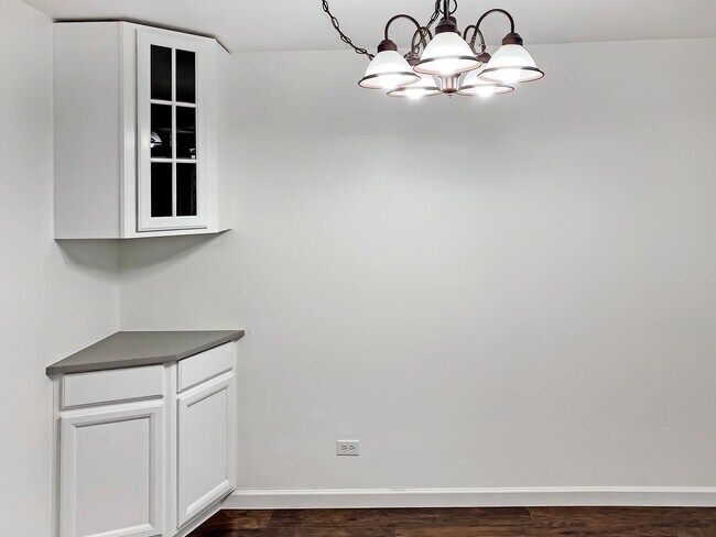 Building Photo - Recently Remodeled 2BD, 2BA South Denver H...