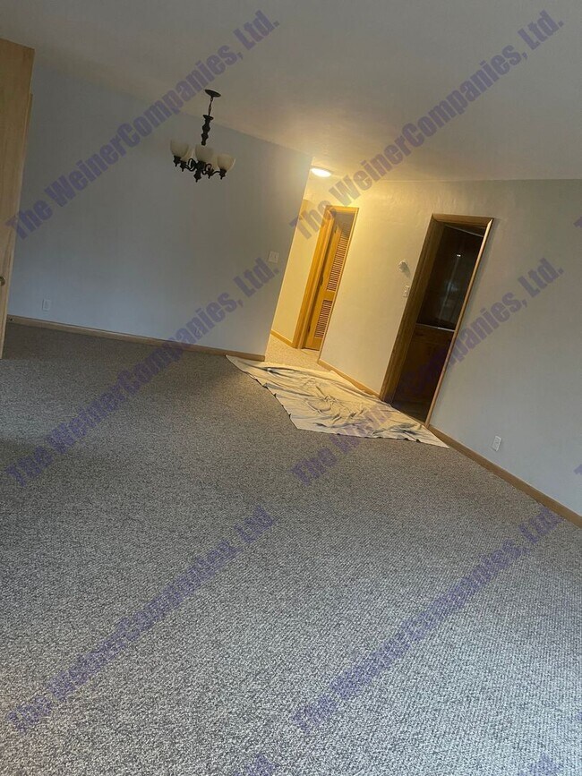 Building Photo - 3 Bed/2 Bath Home Available for Sublease beginning March 1st!